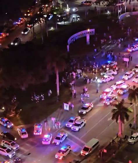 300 cops in miami mall|miami police department news.